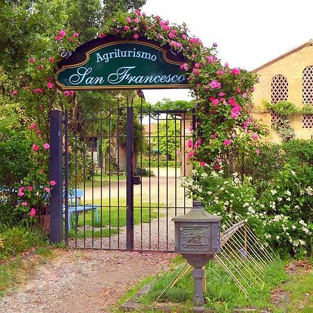 Agriturismo Borgo San Francesco Basiglio Buitenkant foto