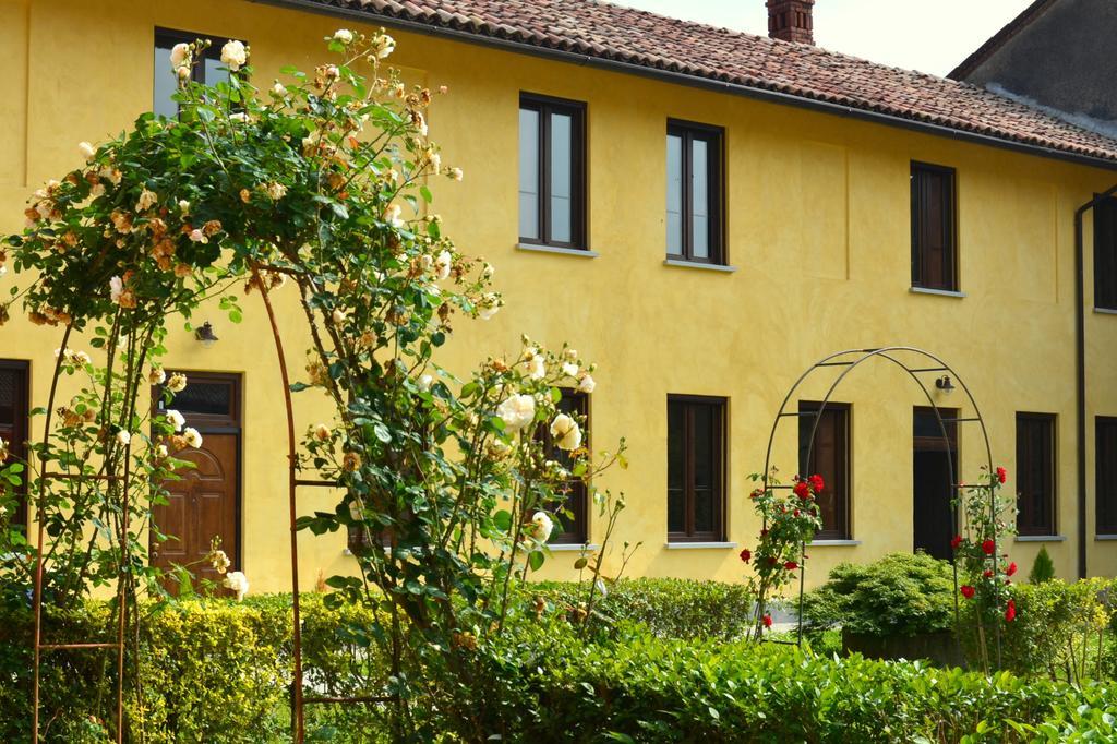 Agriturismo Borgo San Francesco Basiglio Buitenkant foto