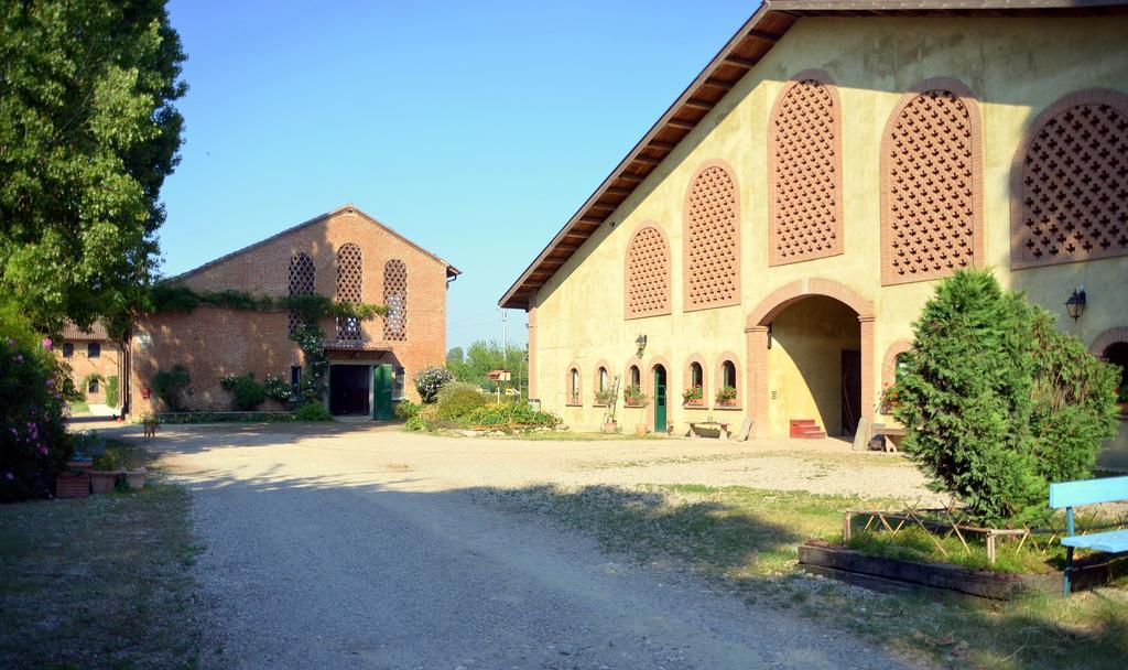 Agriturismo Borgo San Francesco Basiglio Buitenkant foto
