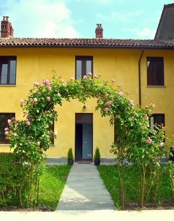 Agriturismo Borgo San Francesco Basiglio Buitenkant foto